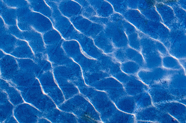 Wie viel Wasser verdunstet im Pool?