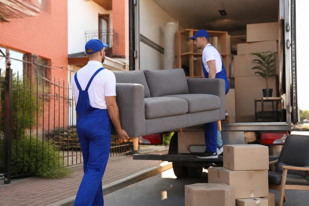Möbeltransport richtig planen: So kommen Sofa, Schrank und Co. sicher ins neue